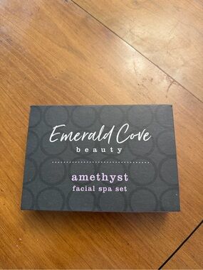 Emerald Cove Beauty Amethyst Facial Spa Set